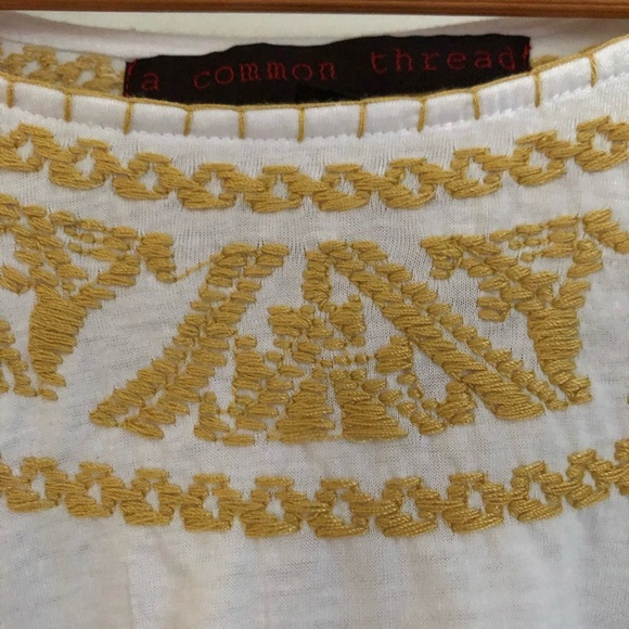 A Common Thread • Mexican-style Embroidered top - Picture 4 of 5